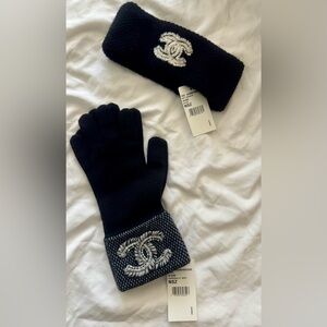 CHANEL Black Knit Gloves with Headband